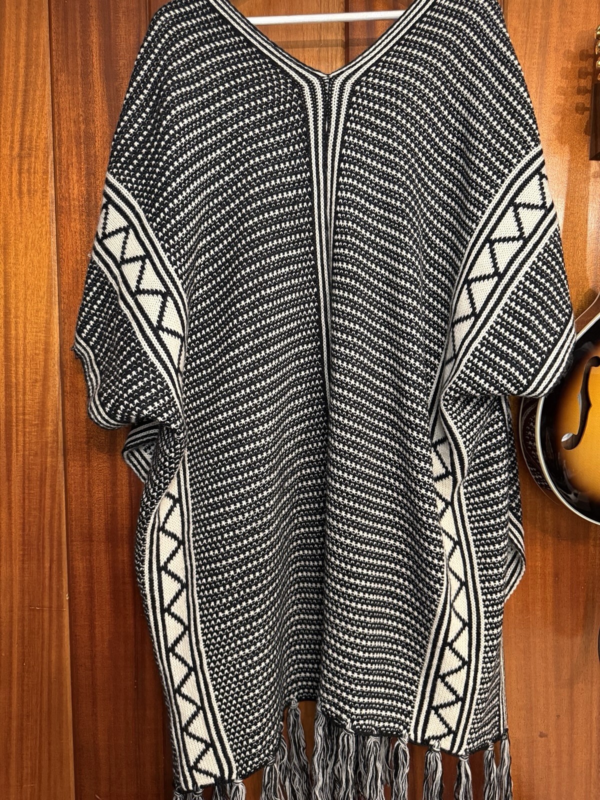 ANTHROPOLOGIE Do Everything In Love Poncho ONE SIZE Black/Cream Acrylic Knit