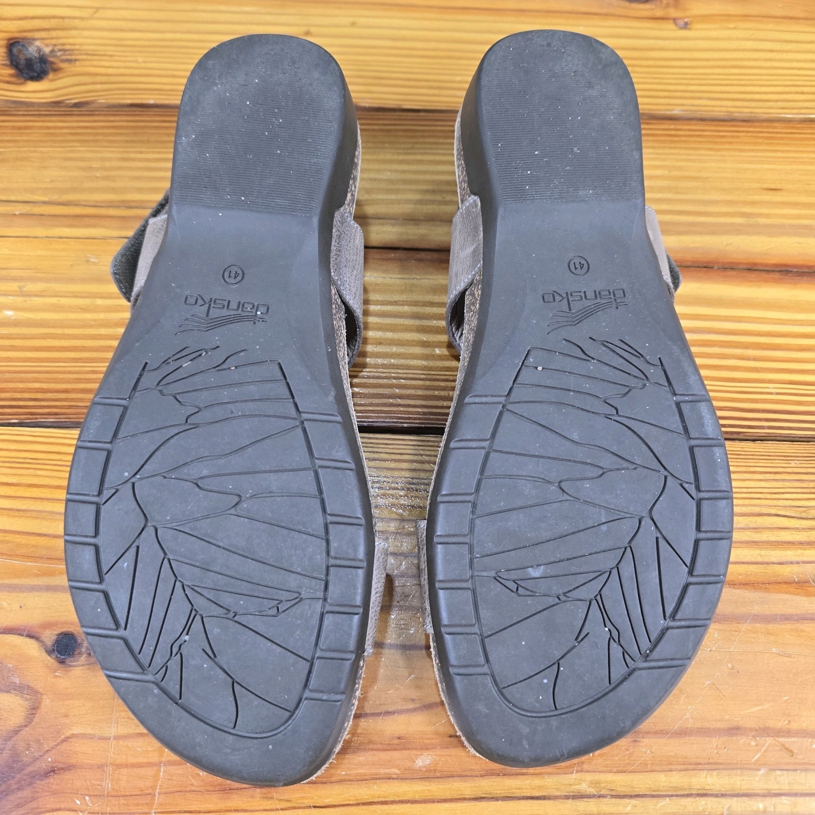 $130 DANSKO US 10.5-11 EU 41 Stone Leather REECE Sandals 6024795300 Pristine!!