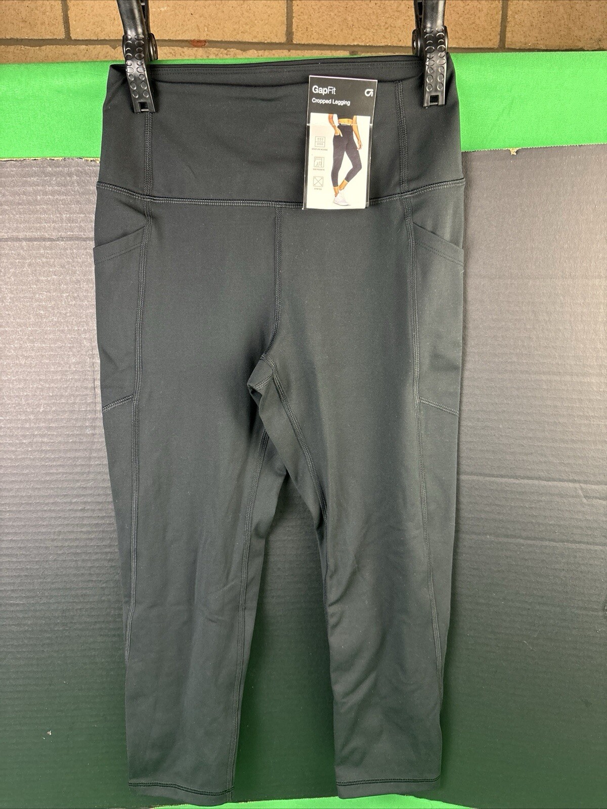 GapFit Ladies Cropped Legging Size XS Black