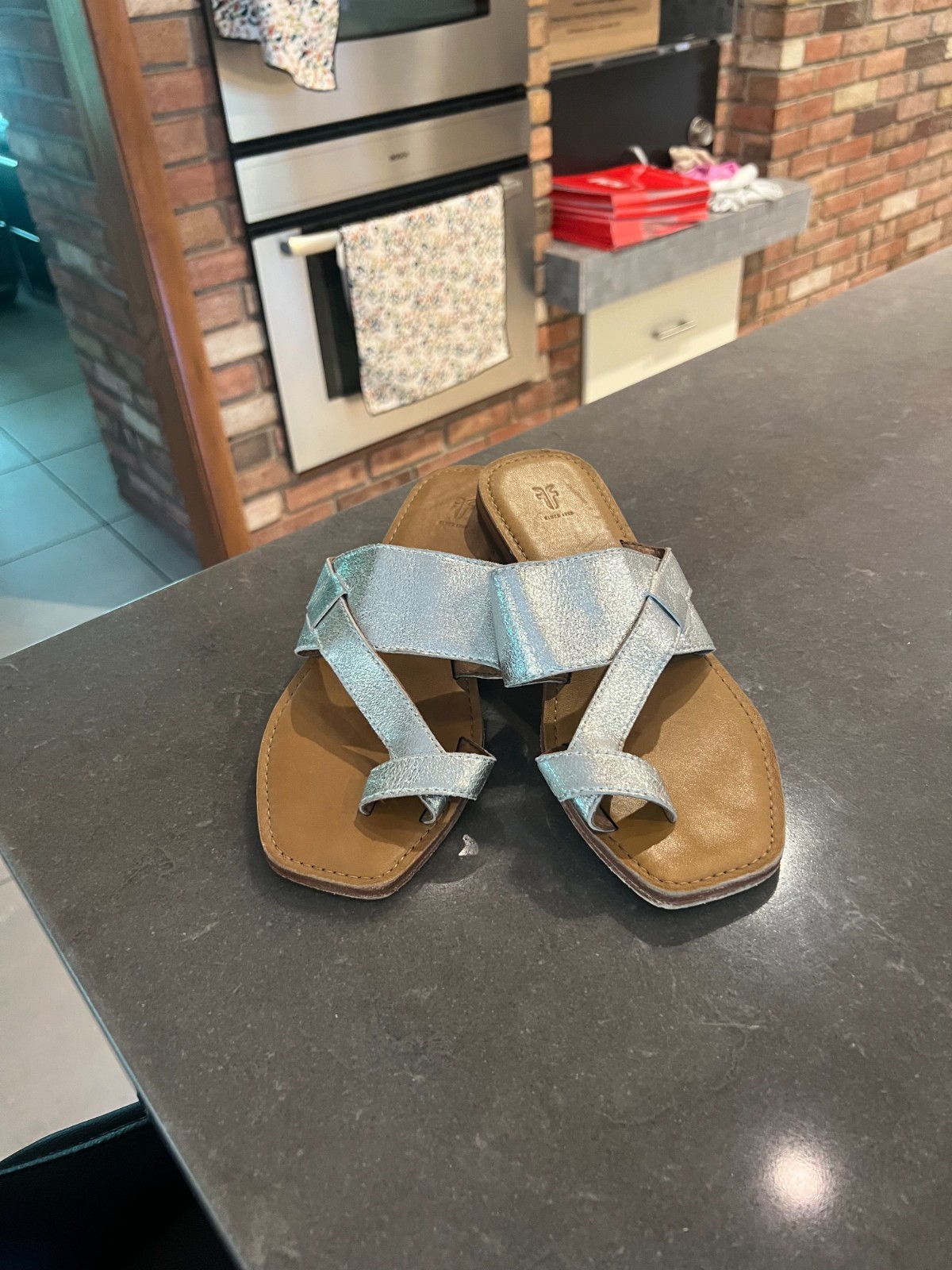Frye Womens Felix Band Silver Sandals Toe Loop Size 8 Cute!