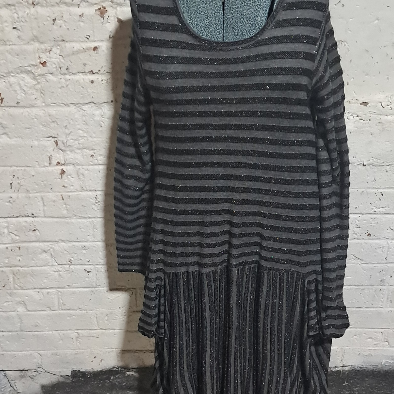 Alembika Gray Black Striped Sweater Dress Women’s Pleated Knit Scoop Neck 2