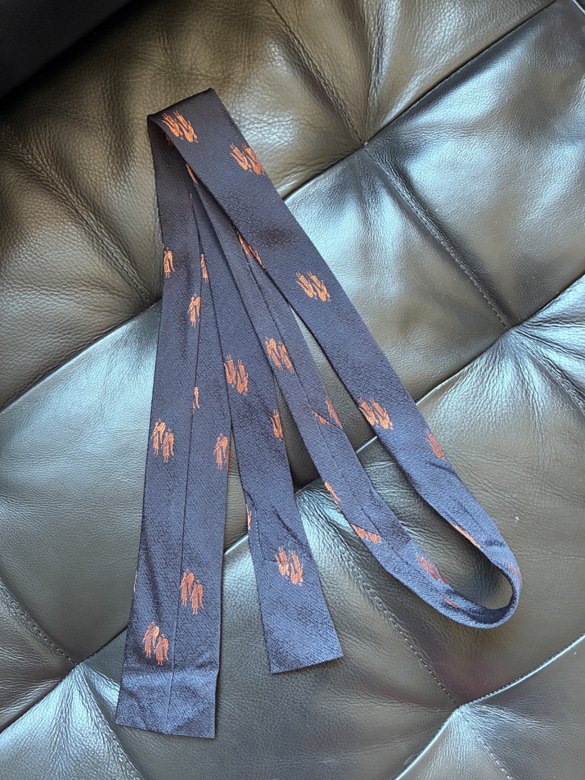 SKINNY SILK TIE Necktie Square Ends Navy Blue w/Bronze Figures 2.25″x58″