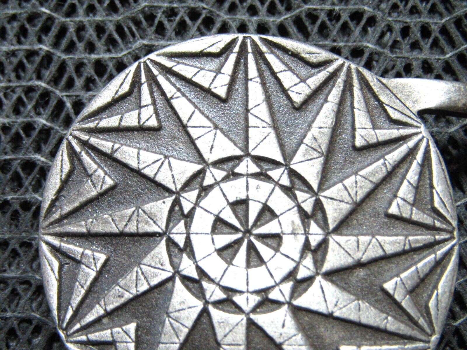 SMALL ABSTRACT OLD WORLD COMPASS DESIGN HIPPIE BELT BUCKLE! VINTAGE! RARE! IMC!