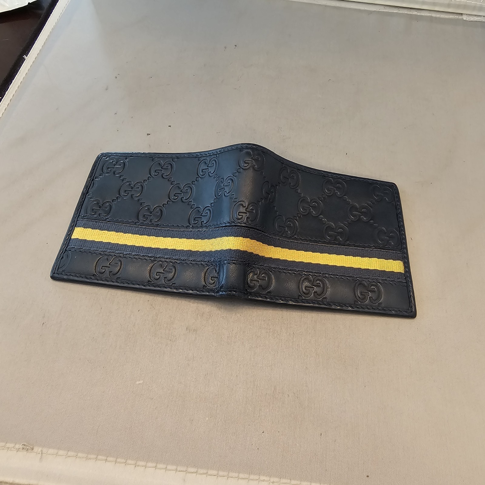 Gucci Wallet Bifold Navy Leather Yello Stripe GG Great Condition See Pictures