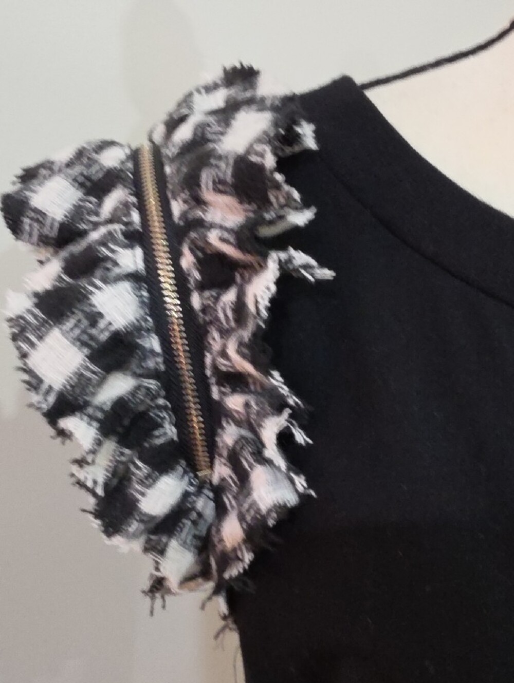 Alberto Makali Mixed Media Ruffle Tweed Sleeve Knit Top – Size S