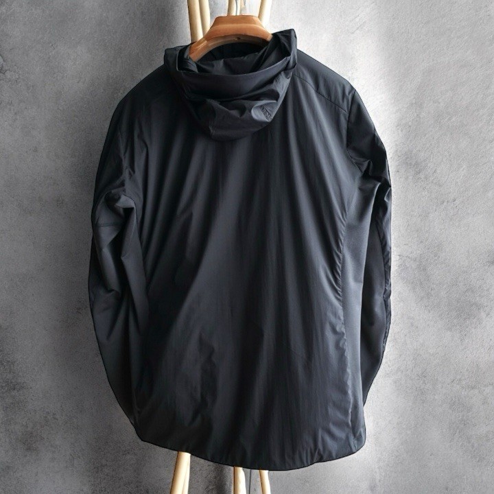 【Brand New】ARC’TERYX Atom SL Hoody Men’s – Size M – Black – Direct From Japan