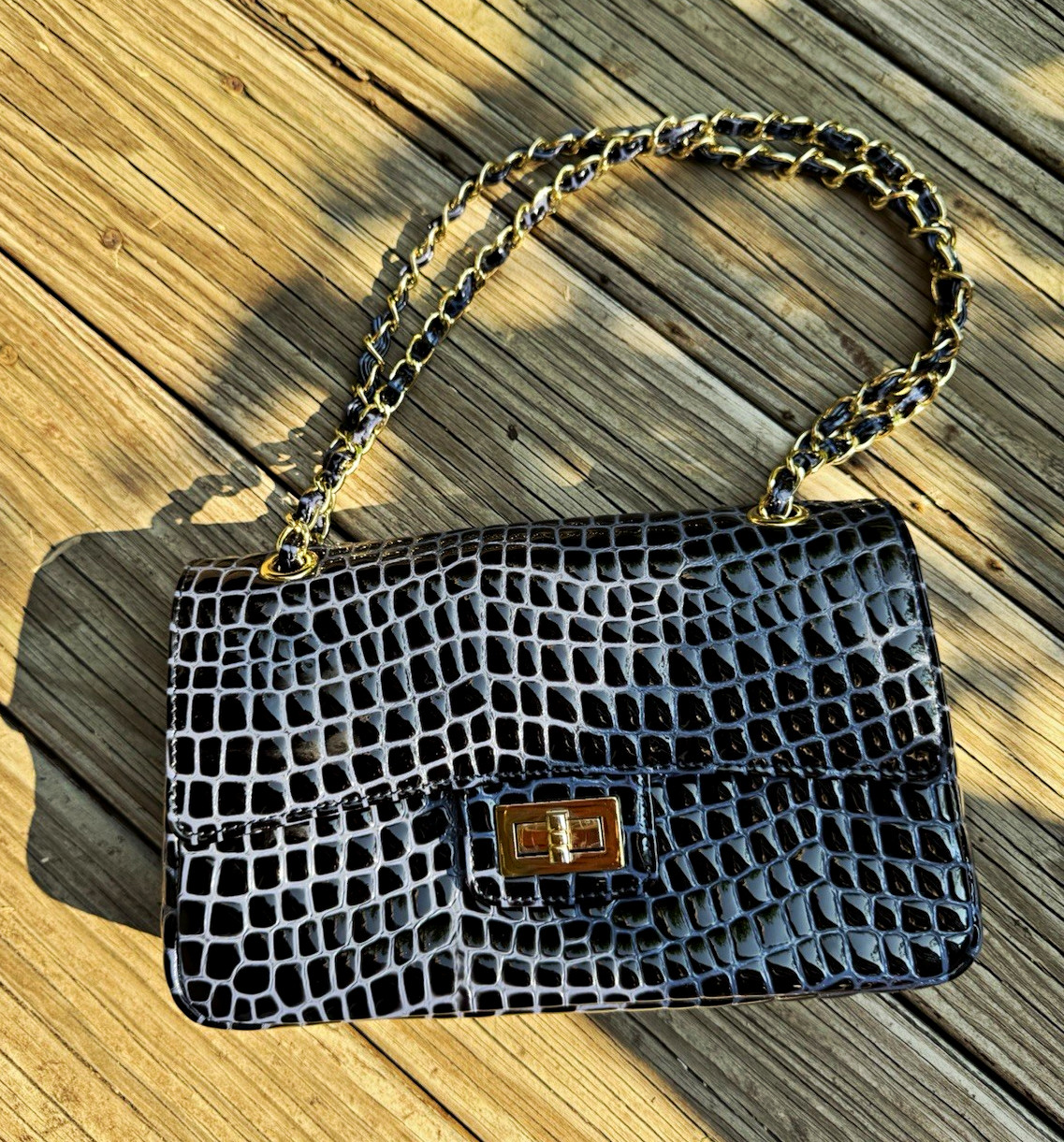 Black Crocodile Pattern Glossy Shoulder Bag Gold Chain Strap Turn Lock, Pockets