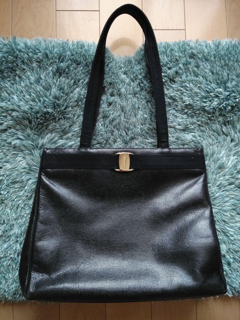 Salvatore Ferragamo Leather Shoulder Bag Black Leather W13.4H11.6D3.5in [USED]