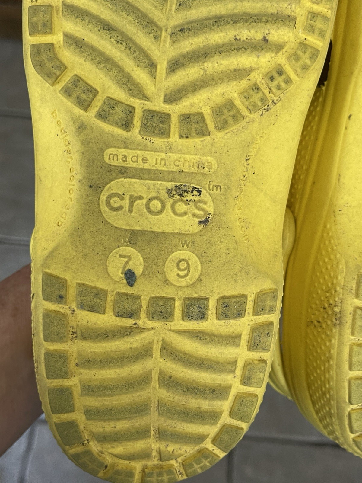 Crocs Classic Clogs Comfort Slip On Yellow Casual Shoes W 9 M 7 Water Shoes