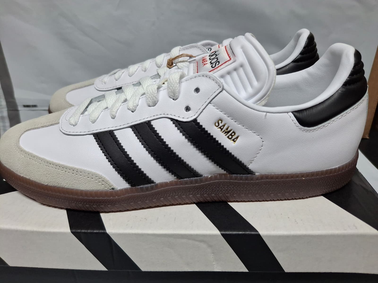 ADS-10 /Adidas Samba shoes, NEW/DAMAGED BOX, white, size (10 US men-11 US women)