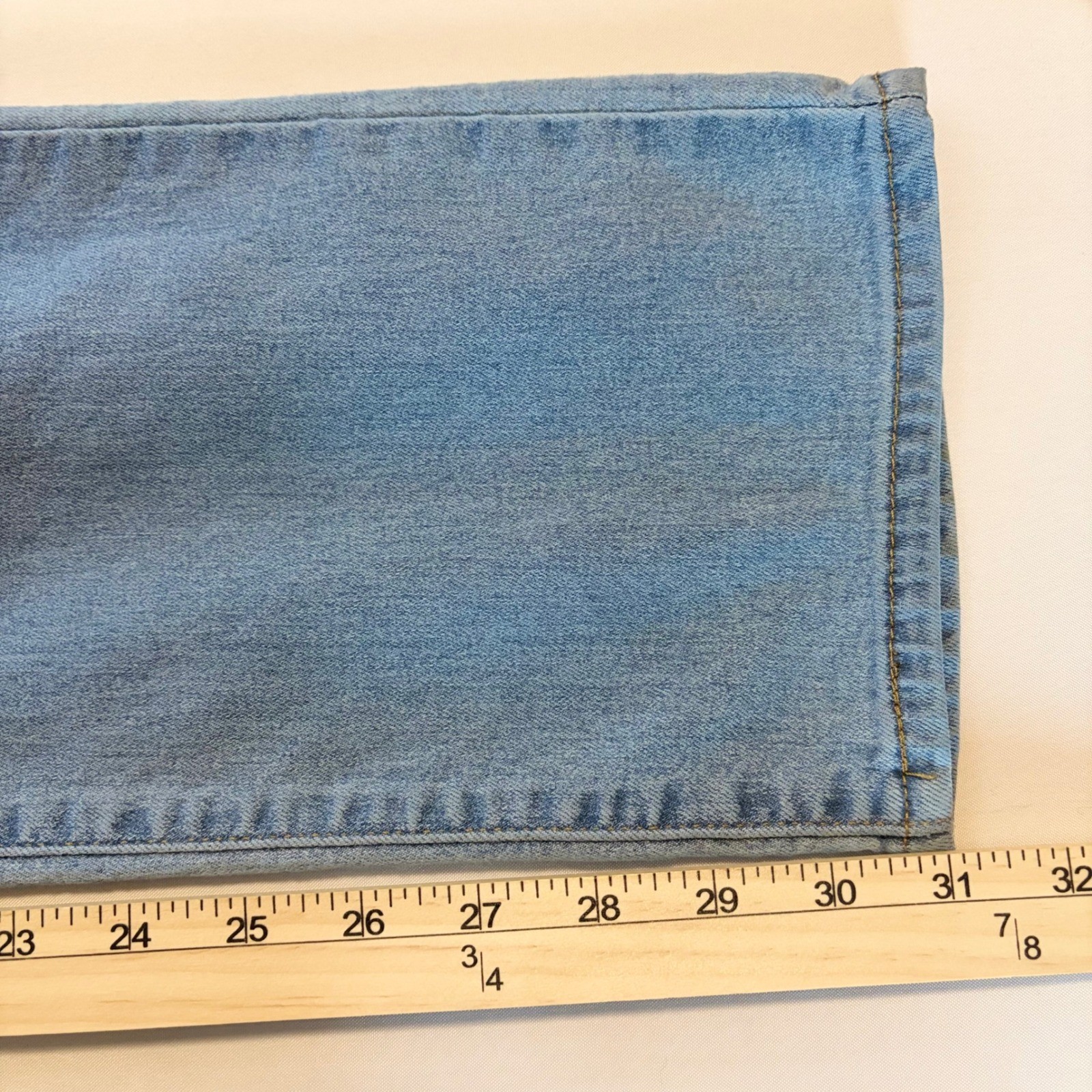 Levis 314 Shaping Straight Jeans Womens 30 Light Wash Blue Denim Mid Rise 31×31