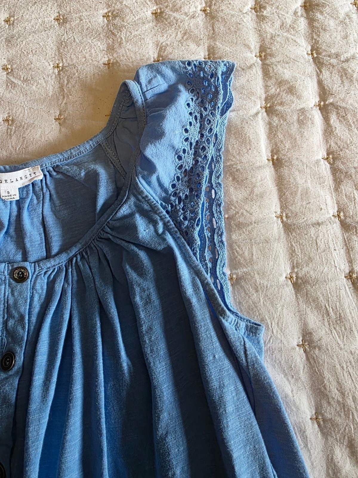 Jane & Delancey Light Blue Button Front Flutter Ruffle Sleeve Eyelet Detail Blou