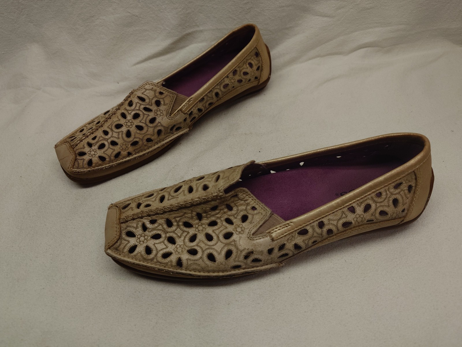 Taos Expose Driving Loafers Size 7 Slip-On Saddle Brown Leather Laser Cut Flats