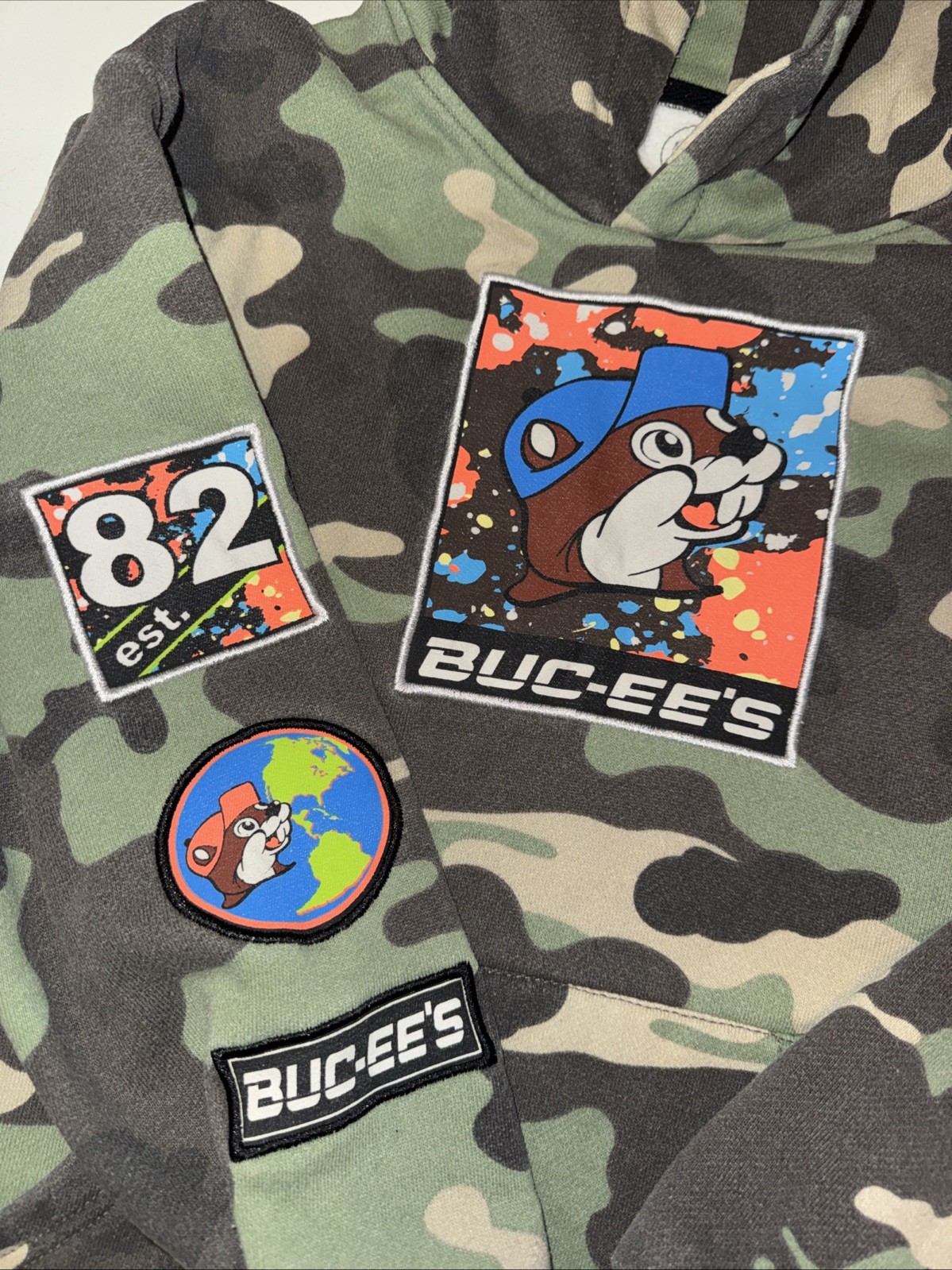 Buc-ee’s Pullover Hoodie Kids YM Green Camouflage Logo Graphic Print Long Sleeve