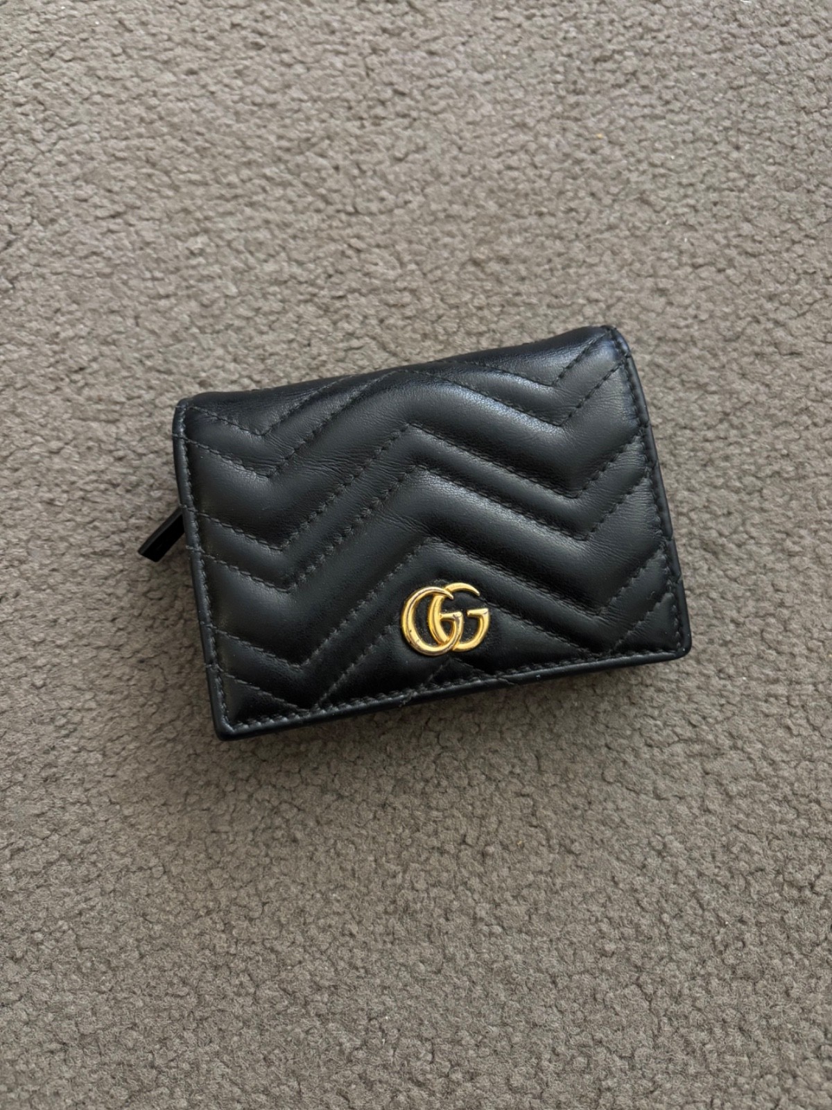 Gucci Women’s GG Marmont Matelasse Chevron Quilted Black Leather Bifold Wallet