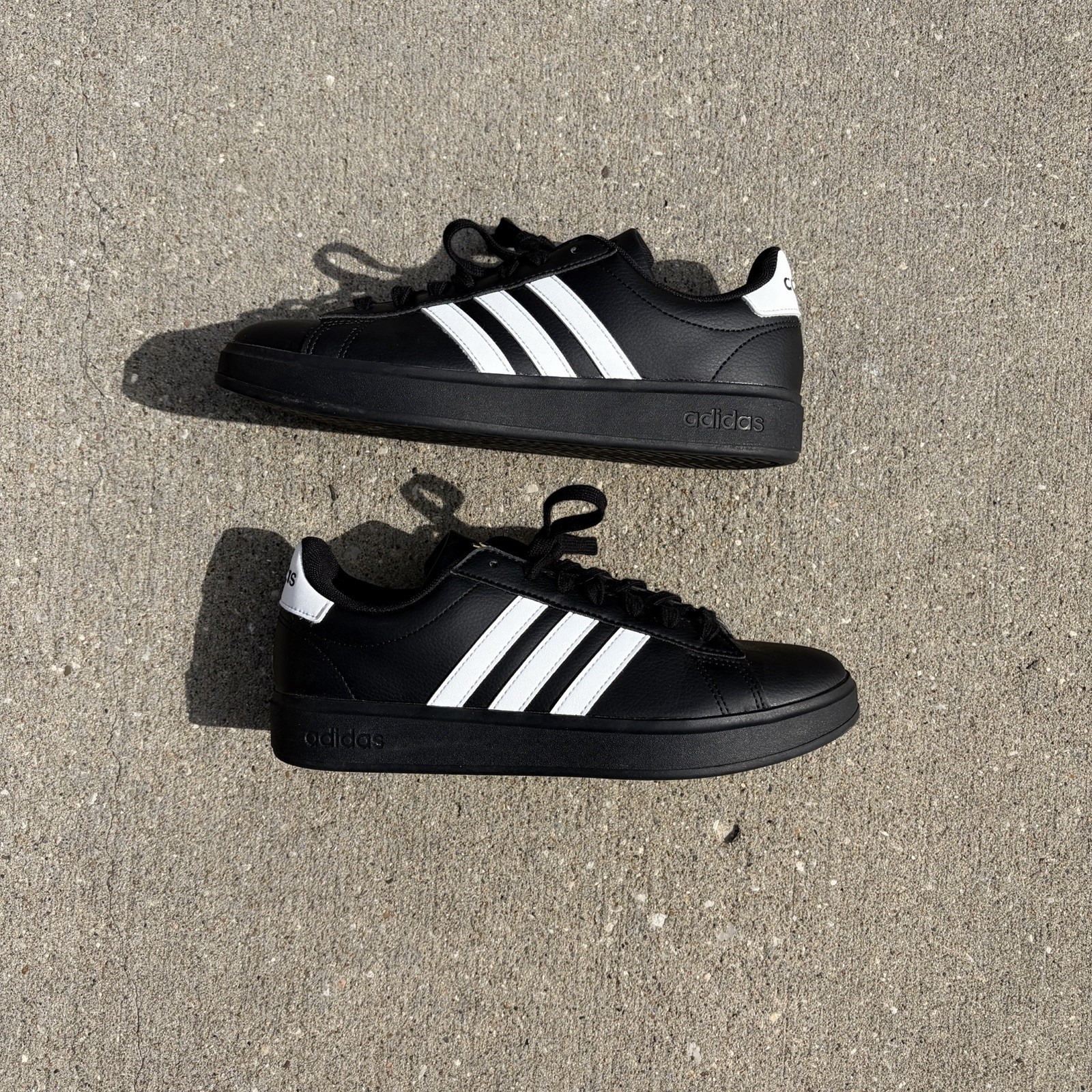 adidas Men’s Low Top Athletic Sneakers Black/White Mens 7 .5 M/9W