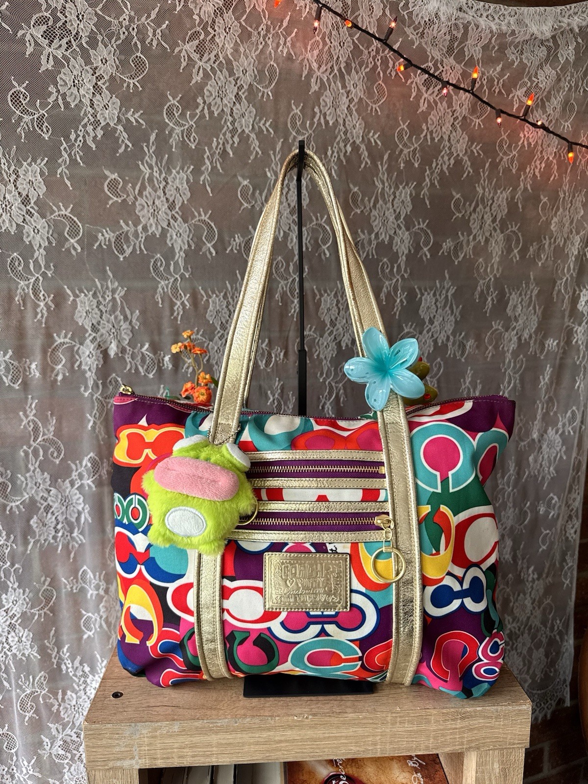 Coach Signature Logo Multicolor Zip Tote Outer Pockets Gold Handles Charm