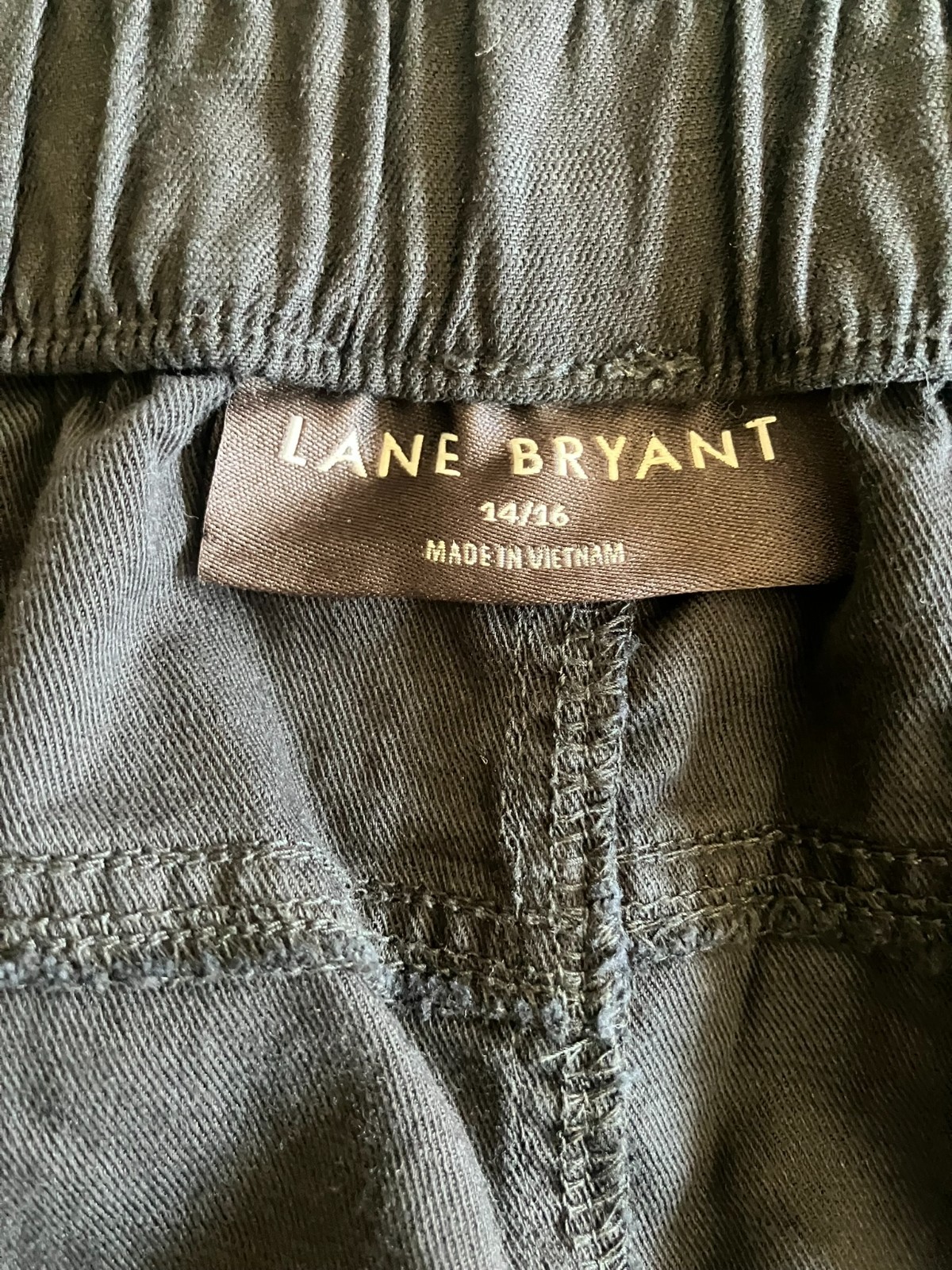 Lane Bryant Black Cropped Capri Pants Elastic Waist Size 14/16