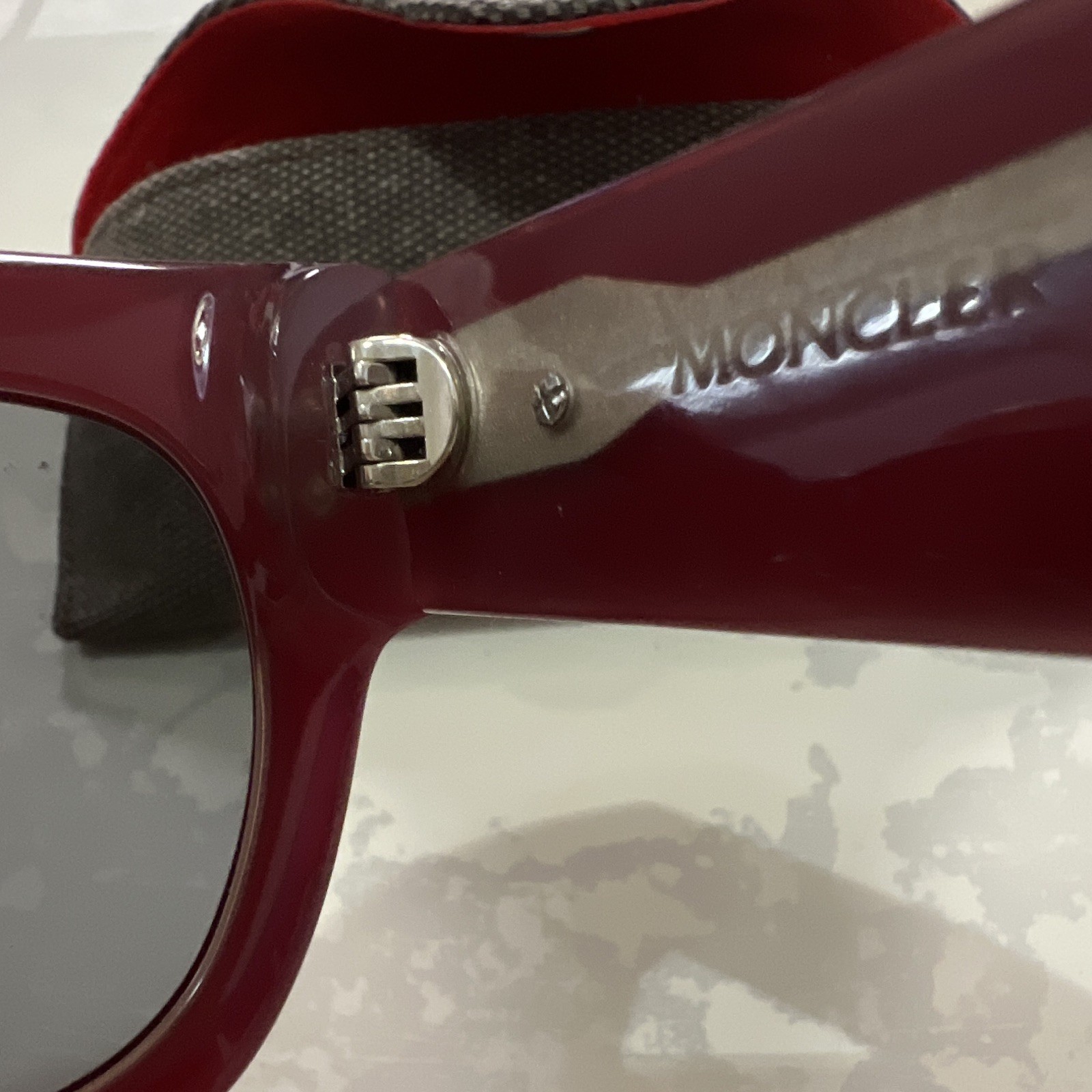 Moncler MG5385OS 51-24 Red Glossy Square Sunglasses Gray Lens Made in Italy Case