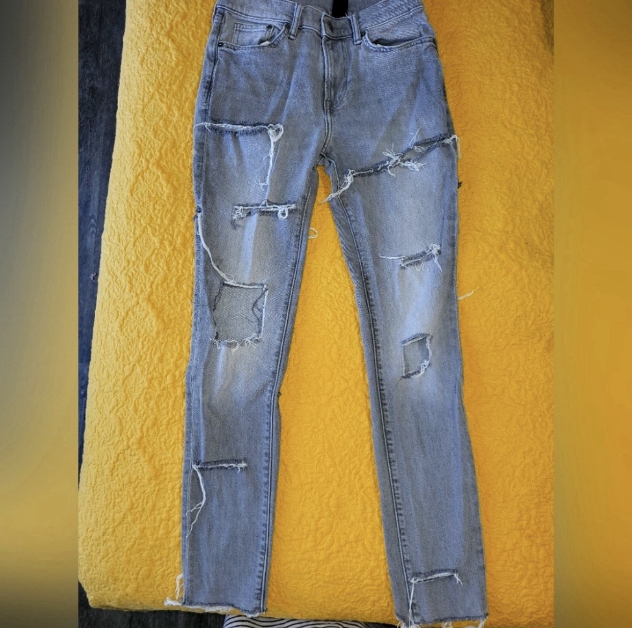 H&M Grey Skinny Coupe Moulante Jeans with Distressed Details 29 x 32