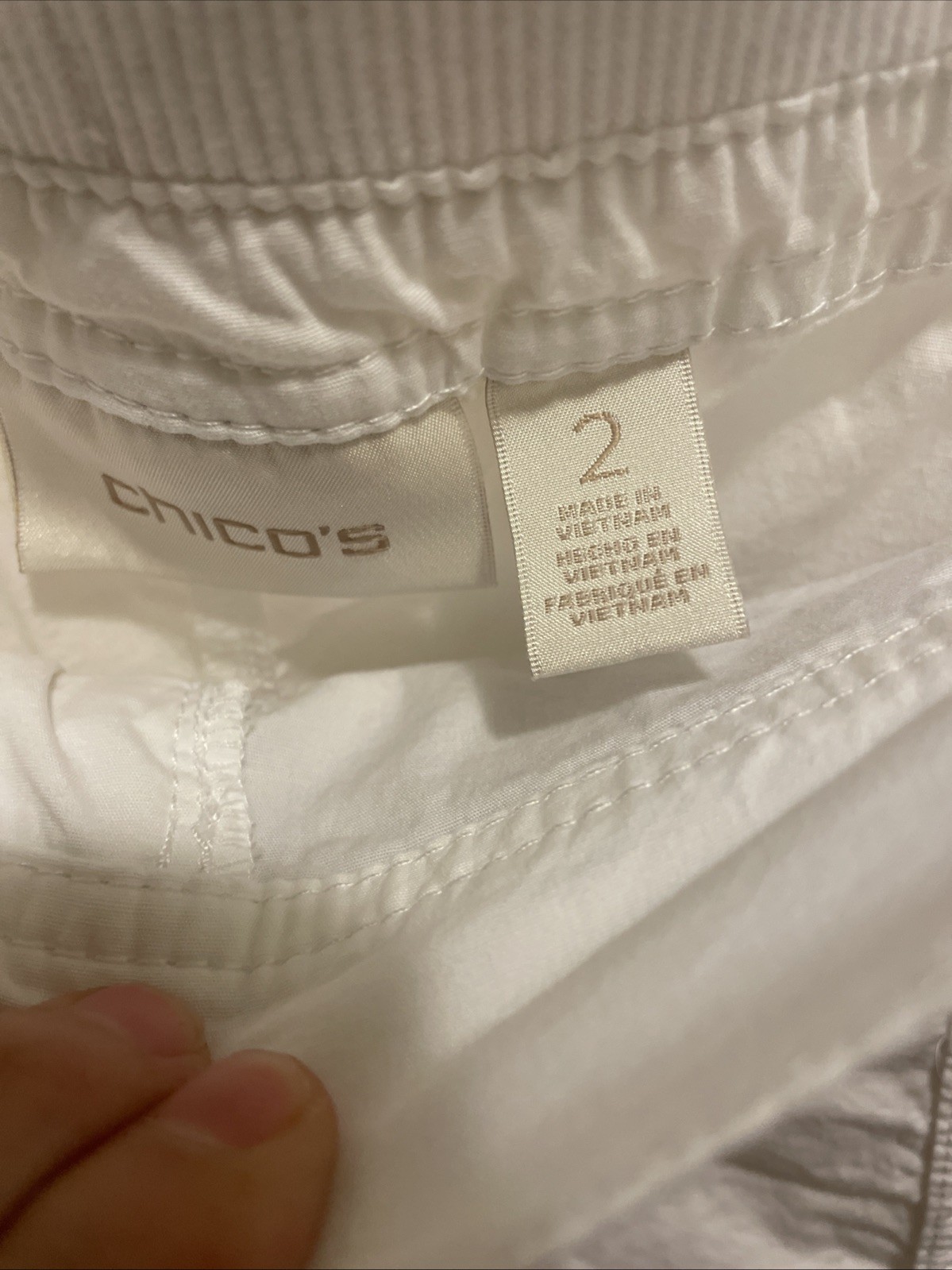 Vintage Chico’s White Roll Up Or Down Bermuda Shorts Lightweight Size 2