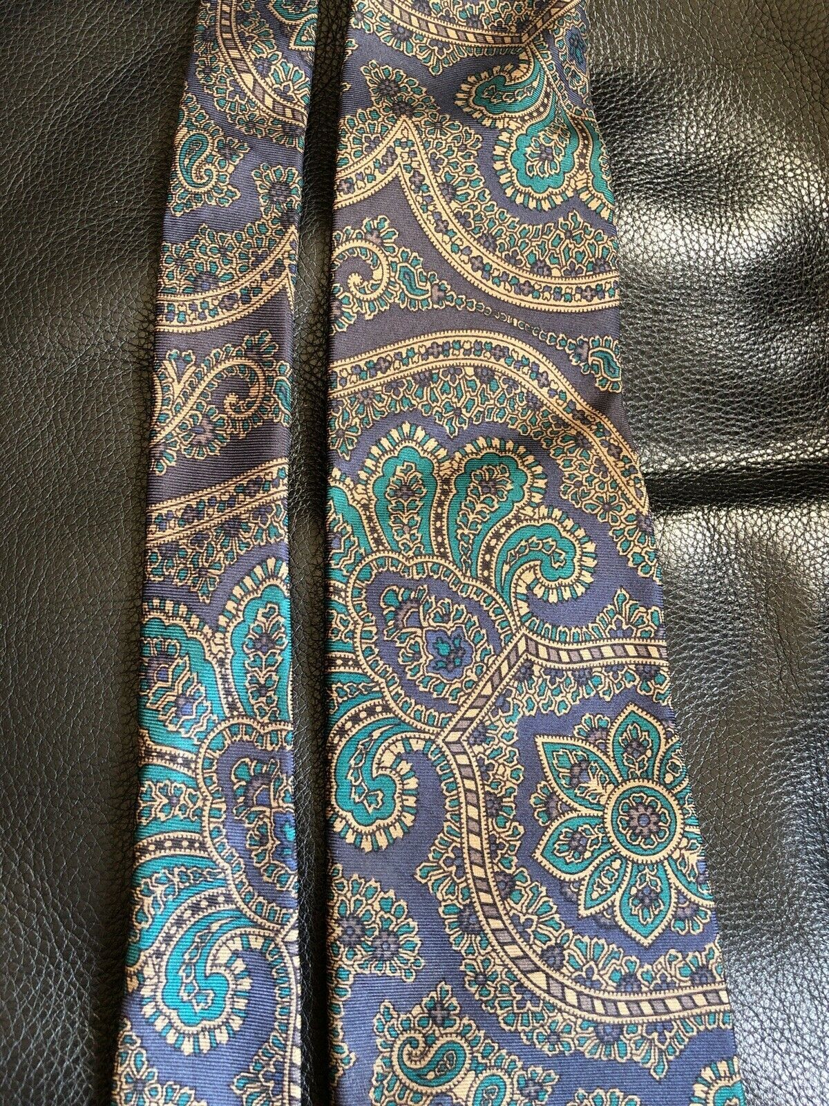 Blue green beige paisley Metropolitan Museum Of Art Neck Tie 100% Silk 56×3-1/8