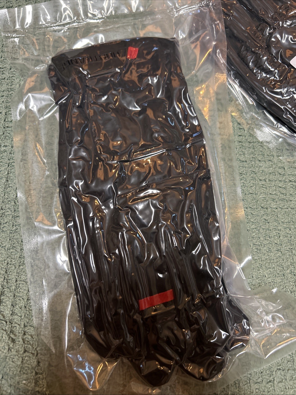 Huntrange Waterproof Gloves Mens Size Large. See Sizing Chart In Pictures.