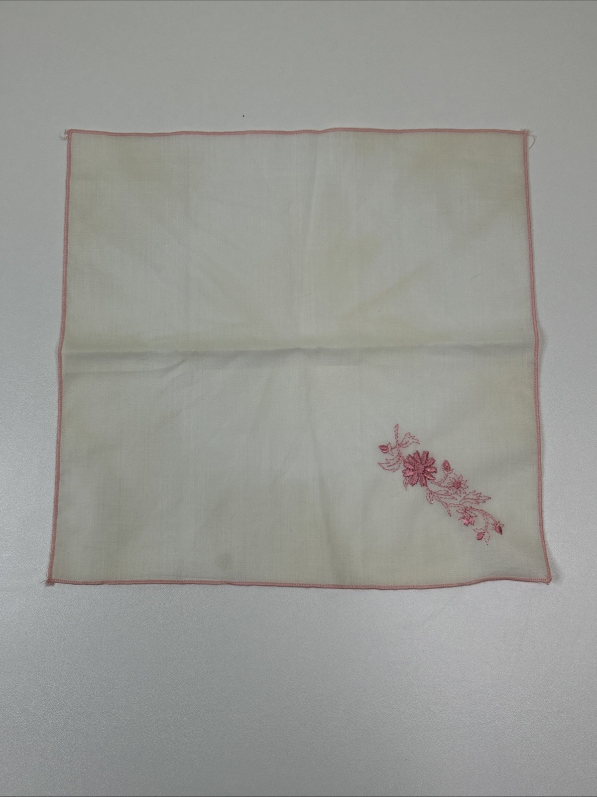 VINTAGE 10.25” PINK DETAILS AND WHITE LADIES’ HANKIE/HANDKERCIHEF WITH A FLOWERS