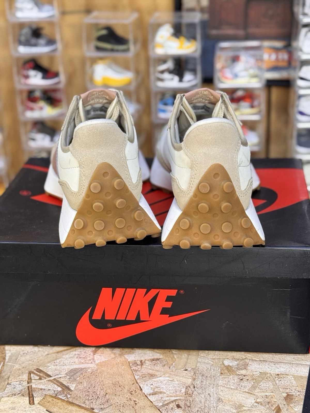 New Balance 327 Women’s 9.5