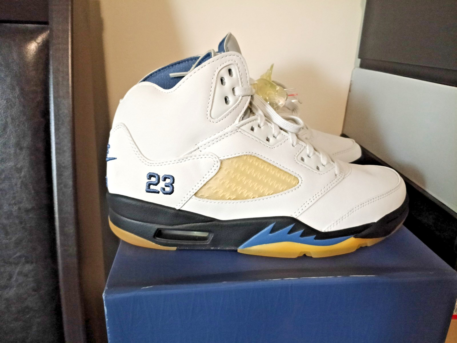 Size 10W/8.5M – A Ma Maniére x Air Jordan 5 Retro “Dawn” Photon Dust/Black