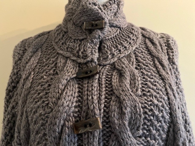 BIANCO&BLUE CABLE KNIT BUTTON UP LONG SWEATER SIZE SMALL/ MEDIUM IN DARK GRAY