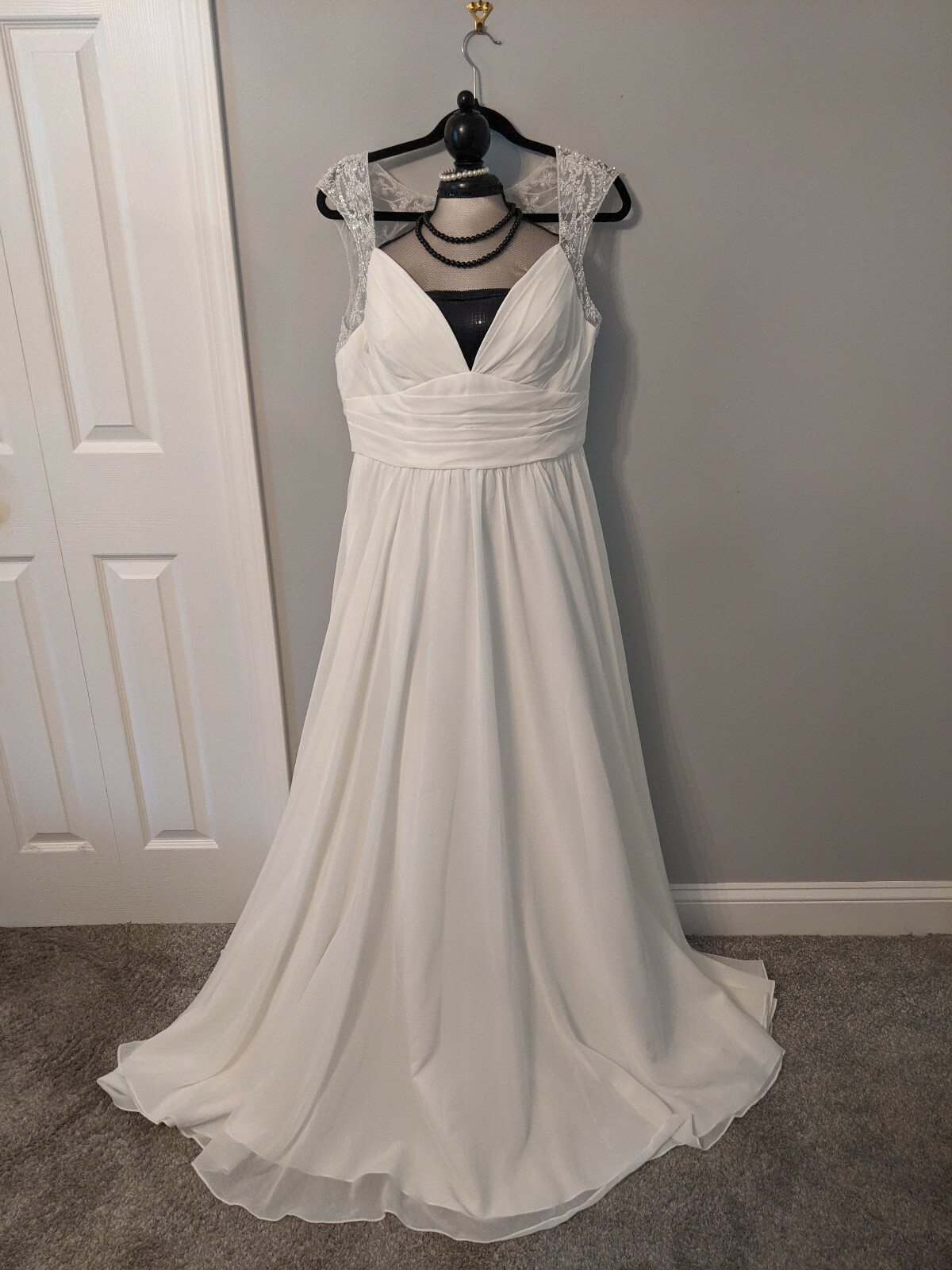 DAVID’S BRIDAL Size 14 A-Line Ivory Full-Length Classic Chiffron Wedding Dress