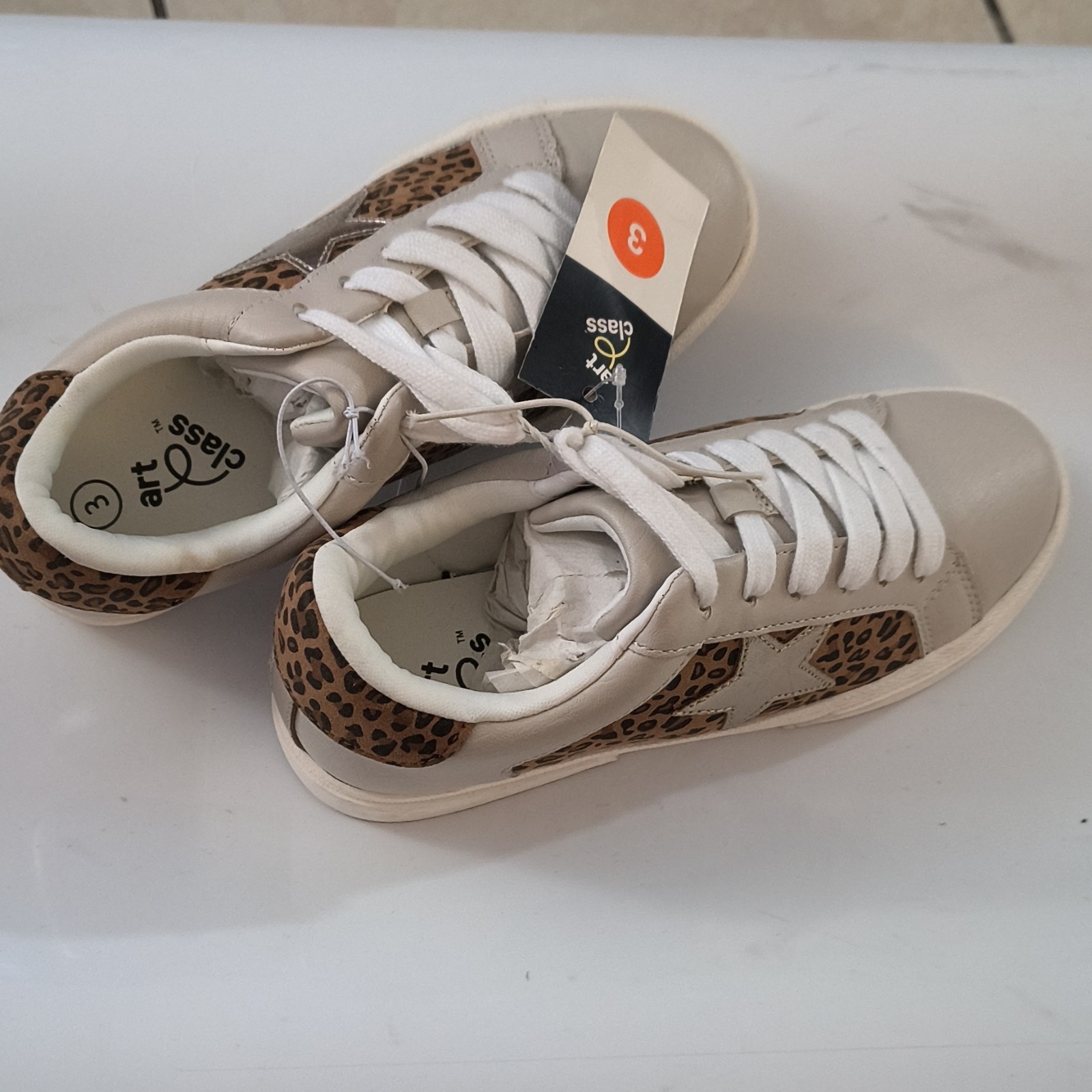 art class Girls Low Top Lace-Up Sneakers Leopard Animal Print Star Accent US 3