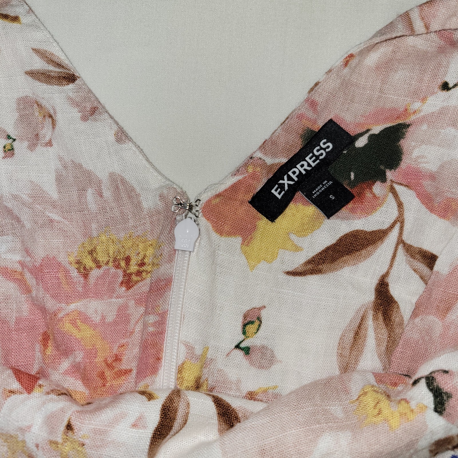 Express womans top floral sleevless tie staps ruffle zipper
