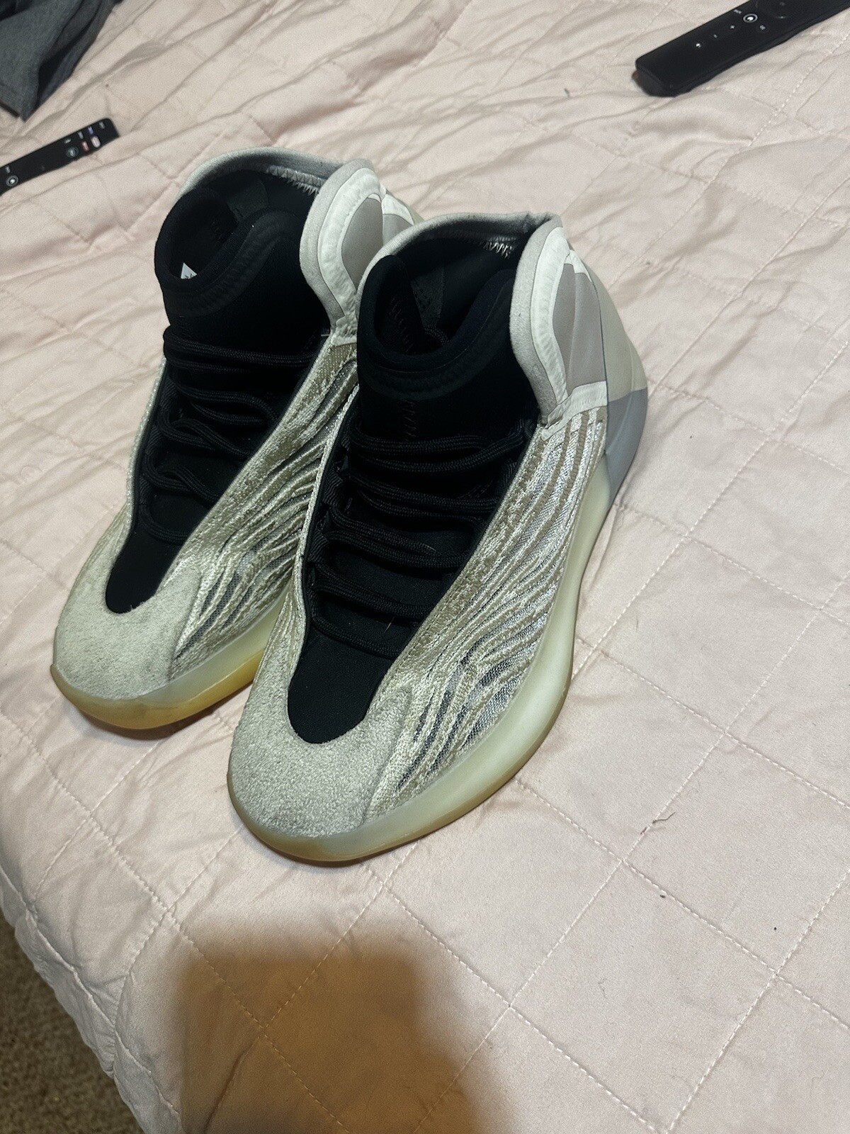Size 8 – adidas Yeezy Quantum Mist Slate