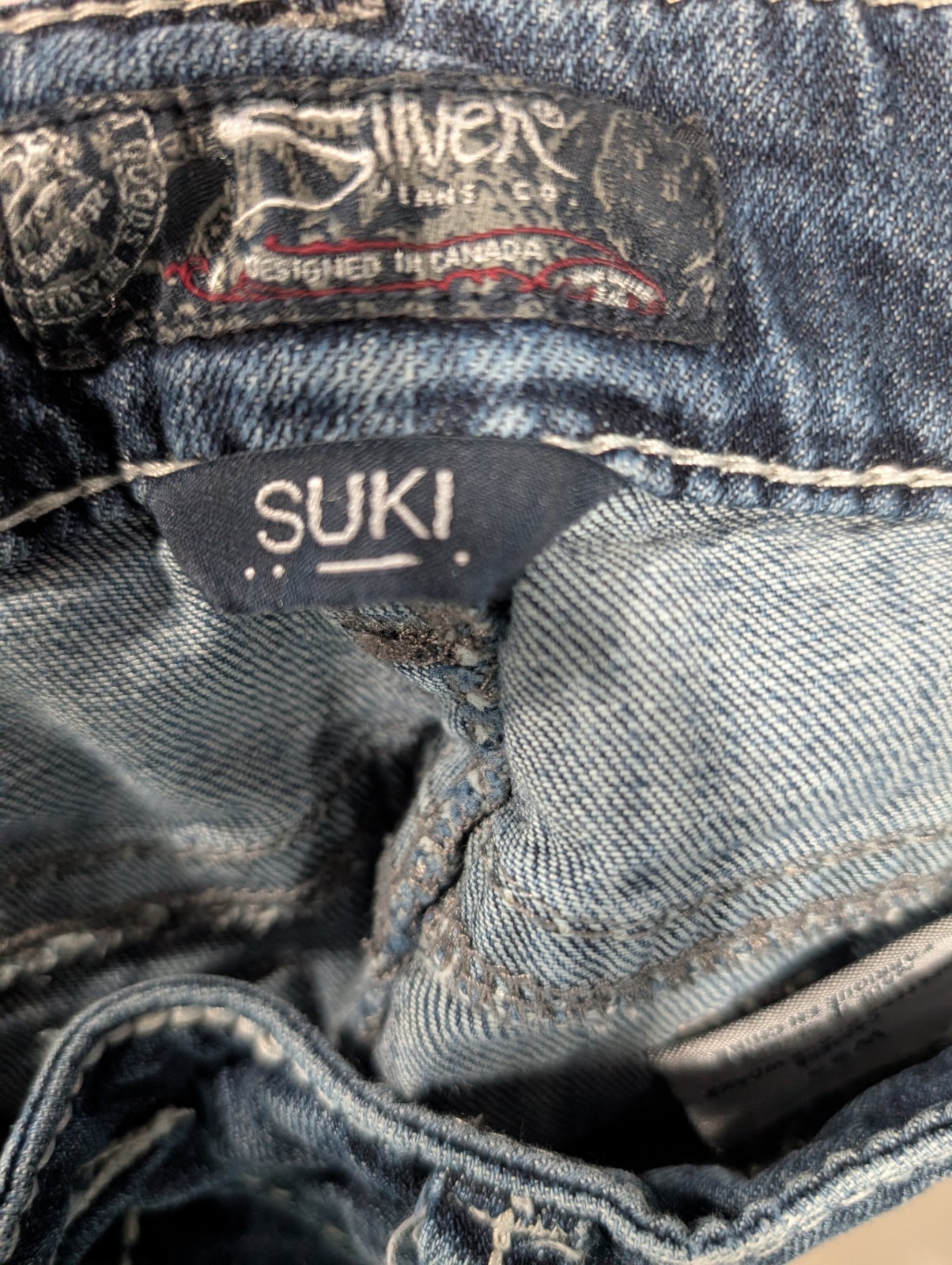 Silver Jeans Co Suki Mid Capri Jeans W34 Studded Distressed Pocket Stretch Blue