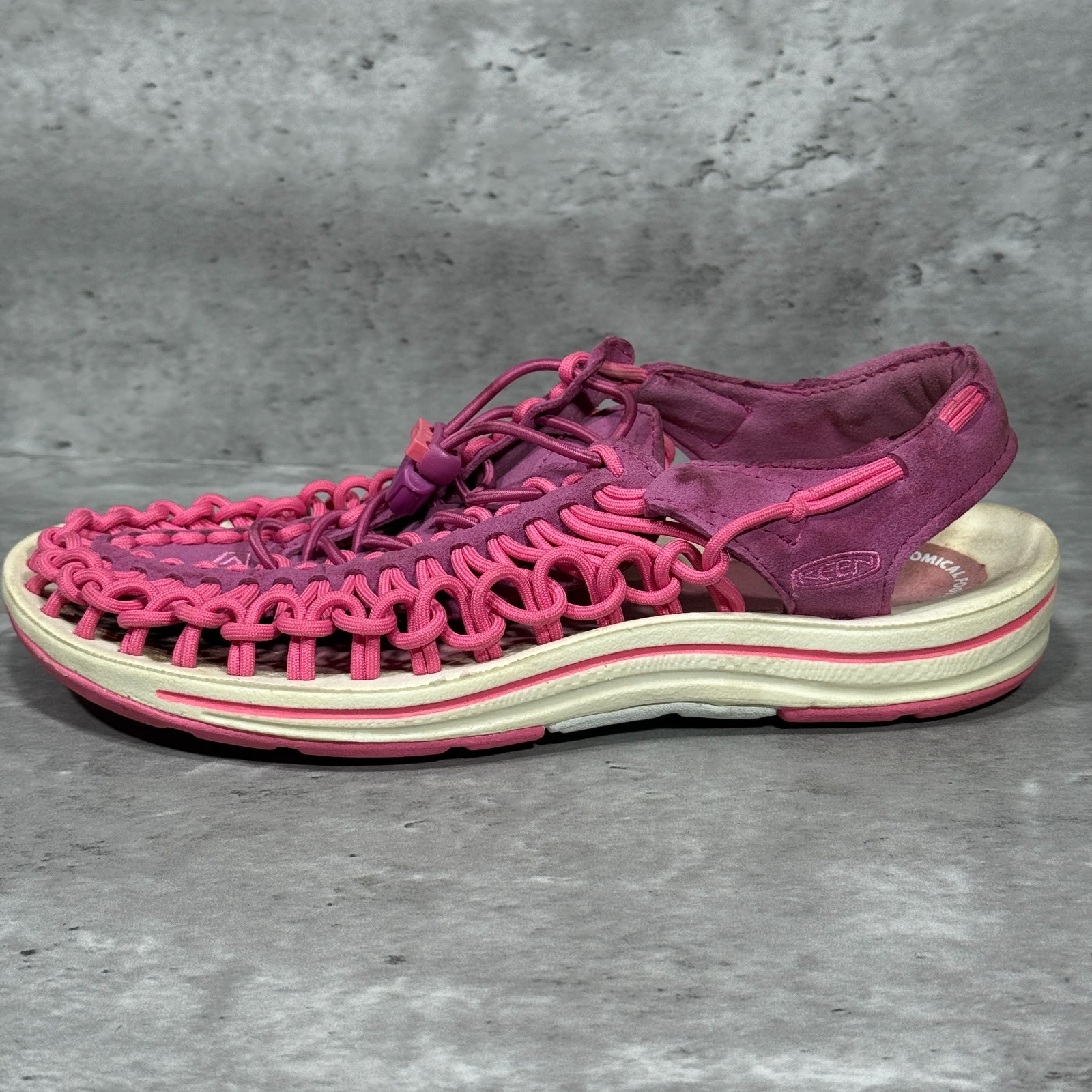 KEEN Uneek Pink Sandals Drawstring Closure Women’s Size 7