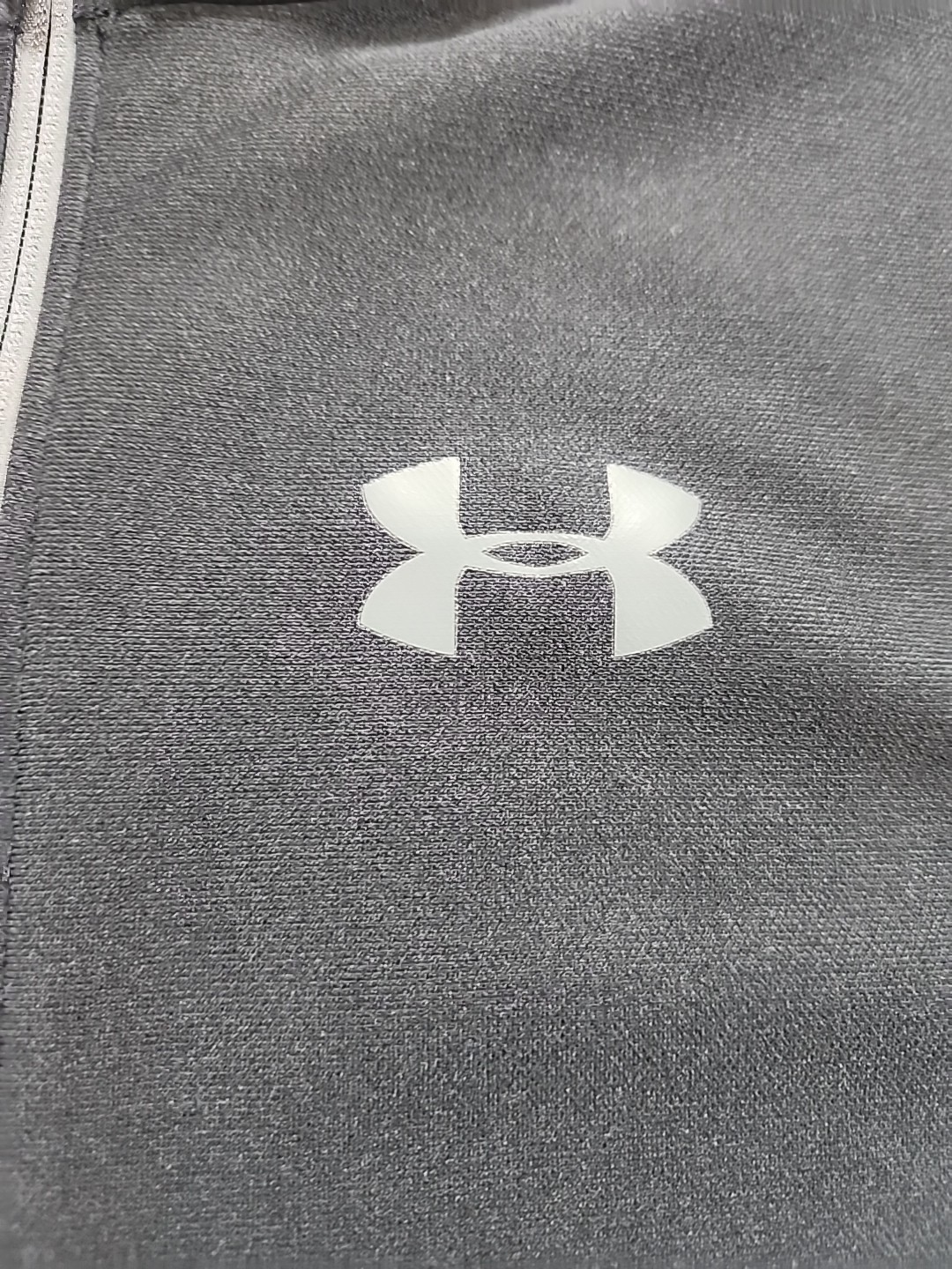 Under Armour HeatGear full-zip jacket in a black and grey color-block Size YXL