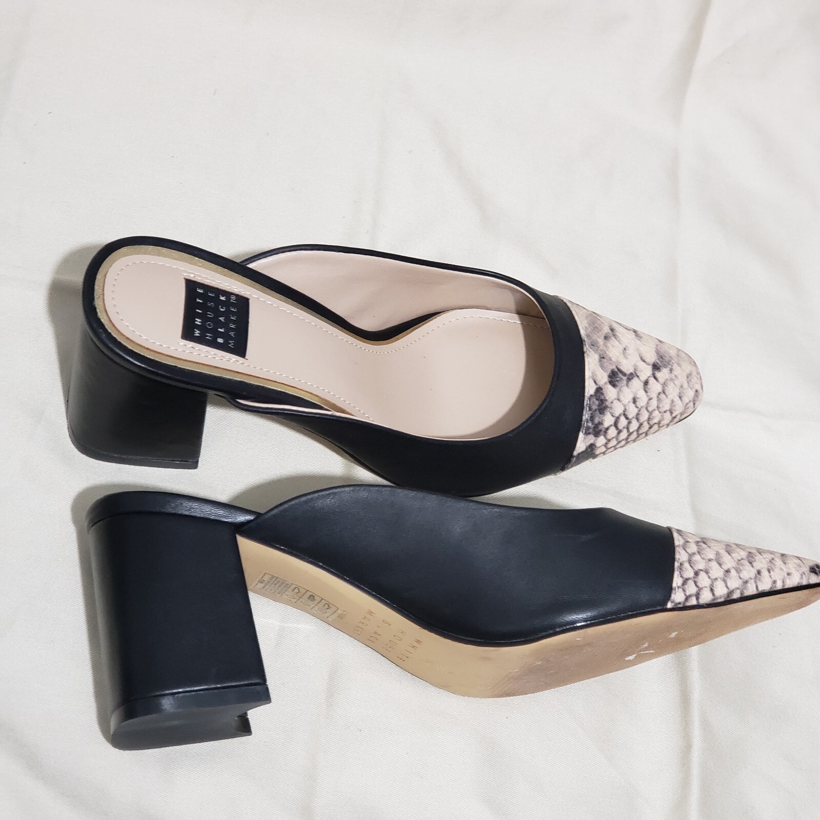 White House Black Market Black/Beige Snake pattern Leather Cap Toe Mules 6,5M