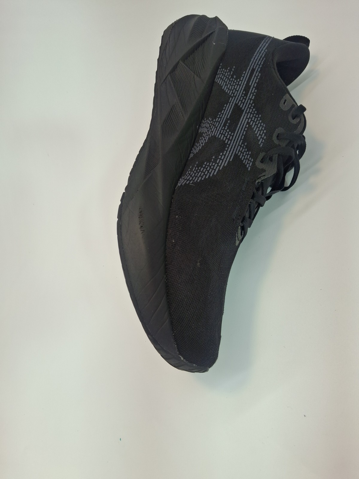 Men Asics Novablast 5 Black Shoe Size 11 1011b974