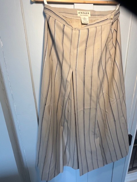 Classic Jaeger Box Pleated Skirt Beige with Stripes to Fit Waist 28 inches