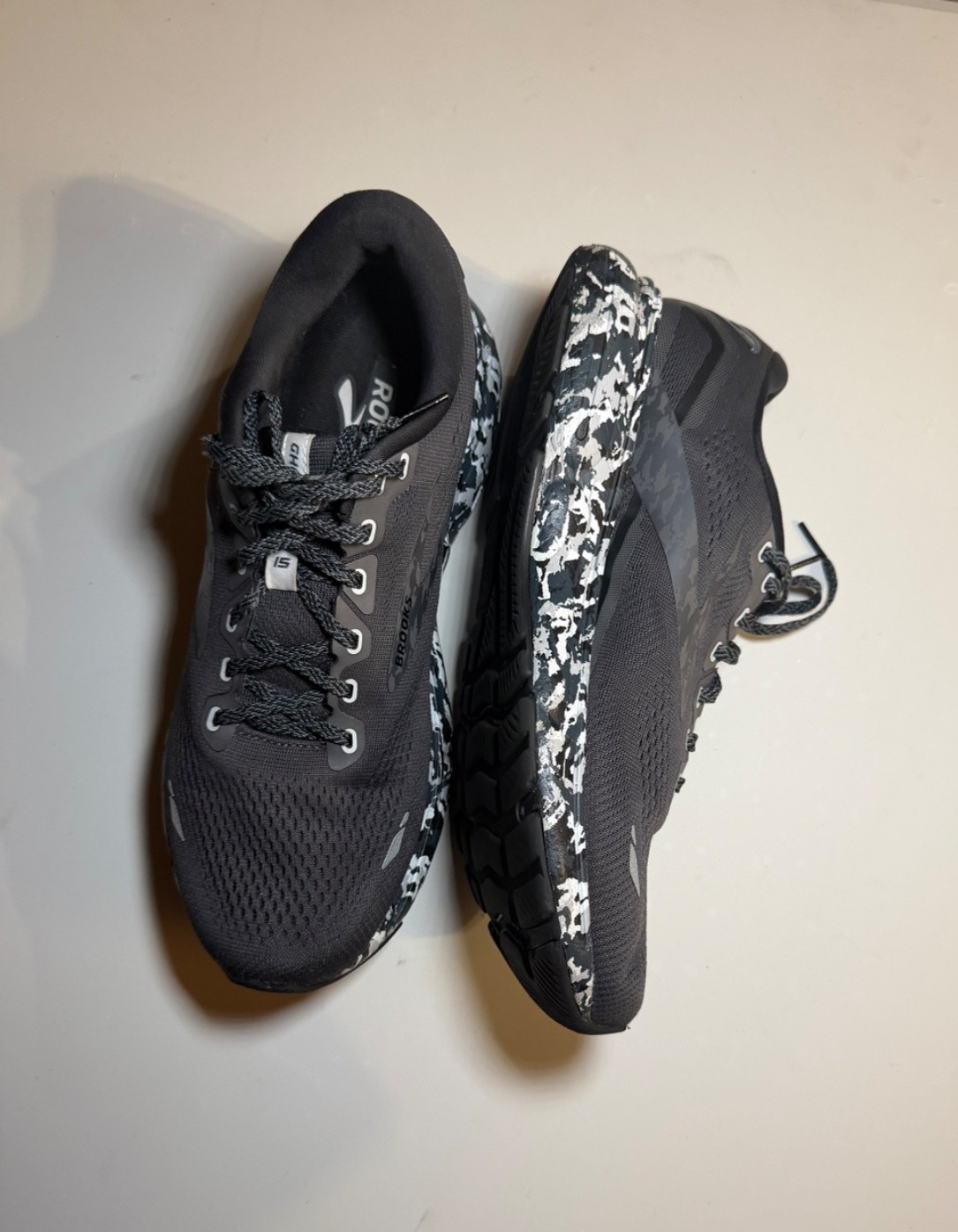 Brooks Ghost Running Shoes Men’s Size 11 Black Gray Athletic Sneakers Road Run.