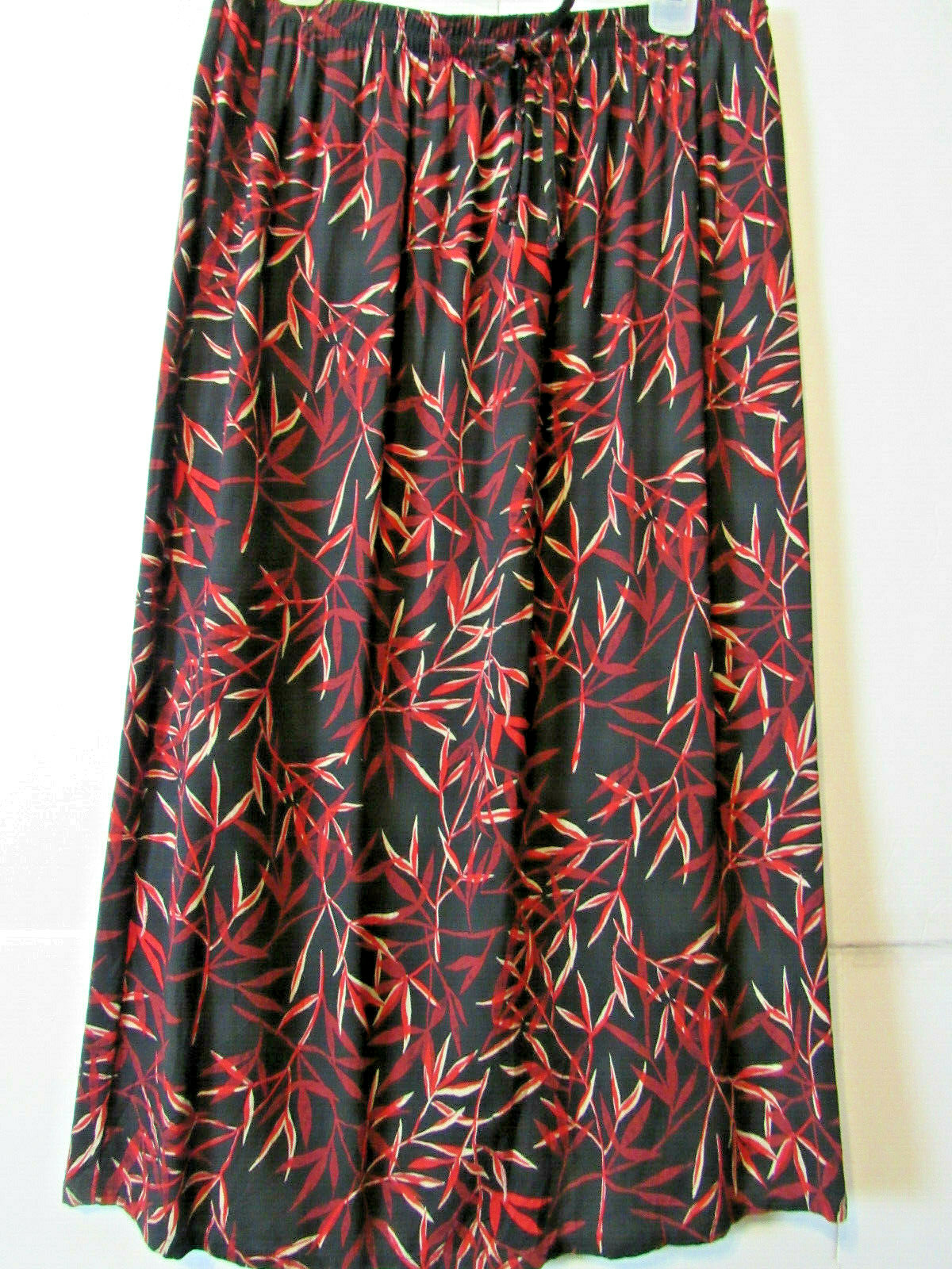 Sag Harbor Maxi Skirt LP Adjustable Stretch Waist Red/Blk Geometric Print