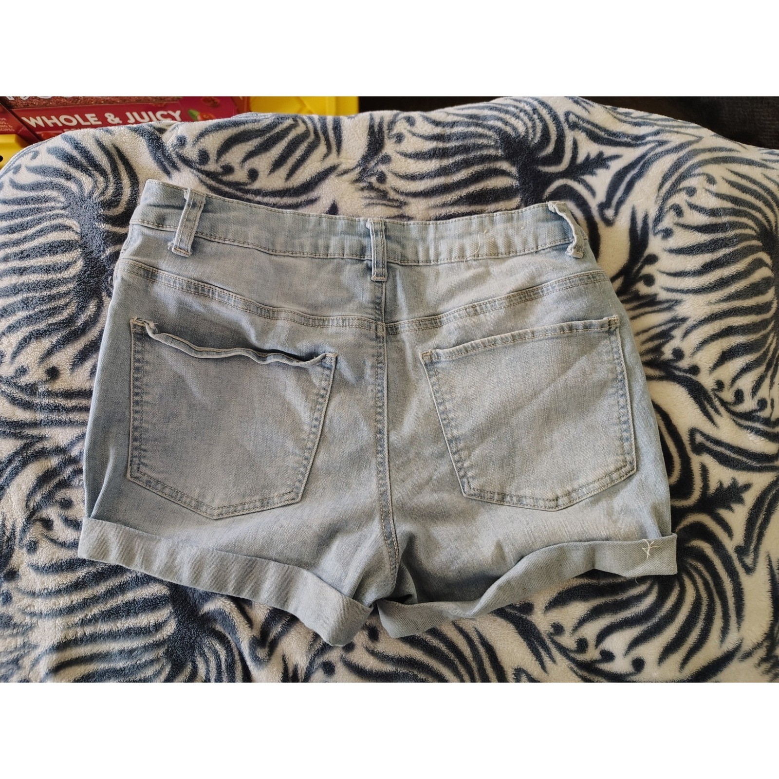 SO High Rise Jegging Denim Shorts Light Wash Blue Cuffed Size 11 Womens