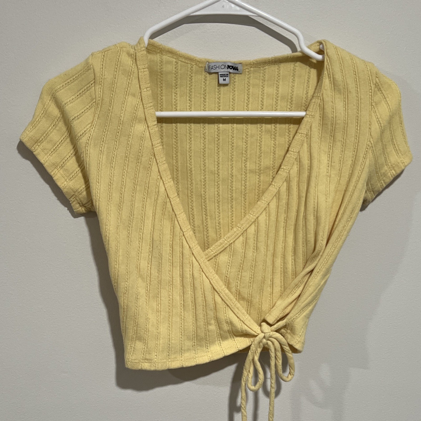 Fashion Nova Yellow Ribbed Knit V-Neck Short Sleeve Tie Wrap Crop Top M