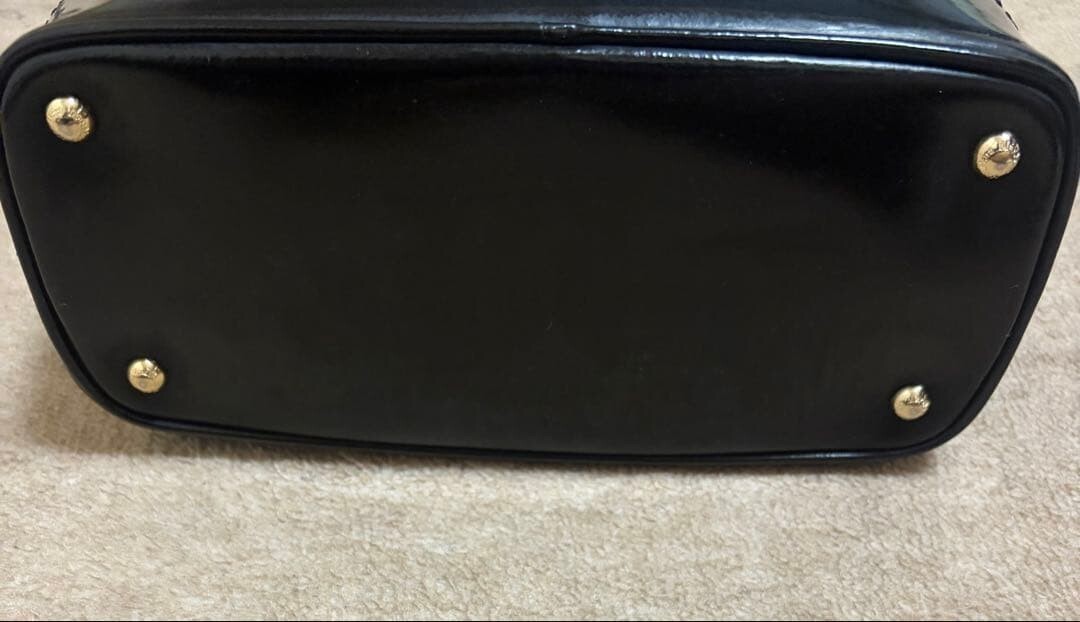 MaxMara Black Patent Leather Shoulder Bag Adjustable Strap Gold Hardware 22cm