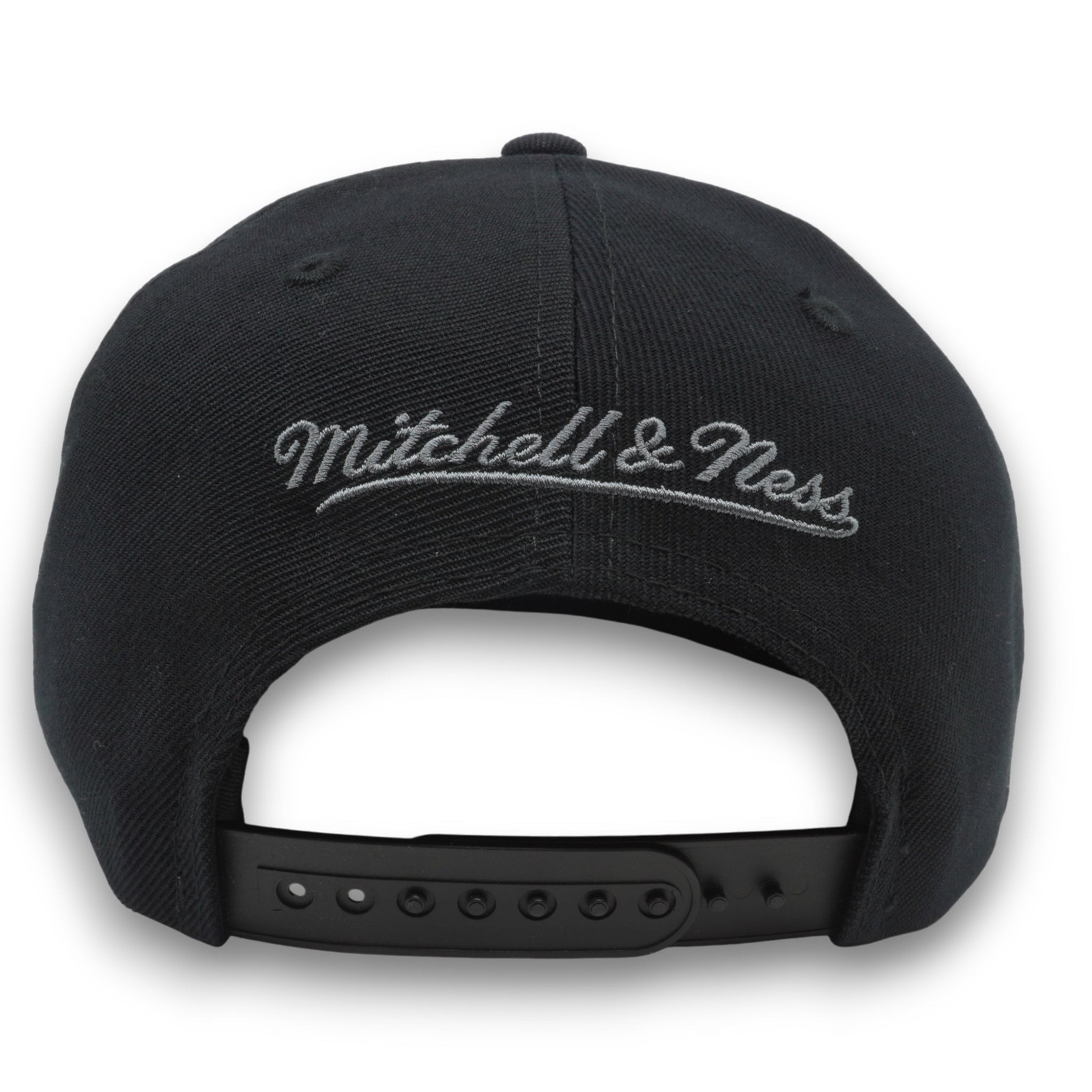 Mens Mitchell & Ness NBA BLACKOUT REFLECTIVE SNAPBACK BULLS