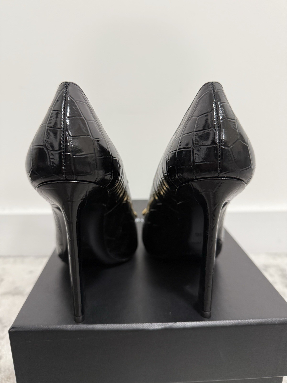 Saint Laurent Silvana 110M Chain Pumps – Embossed Patent – Size 36 EU / 6 US