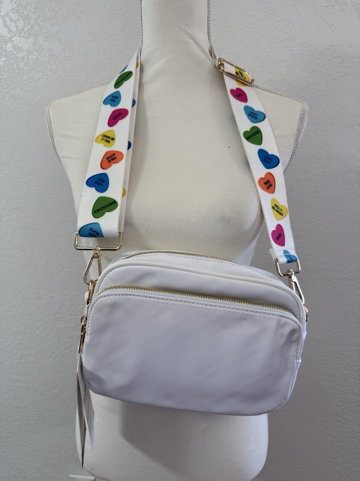 ah-dorned New York White Small Crossbody Bag Zip Multicolor Heart Strap