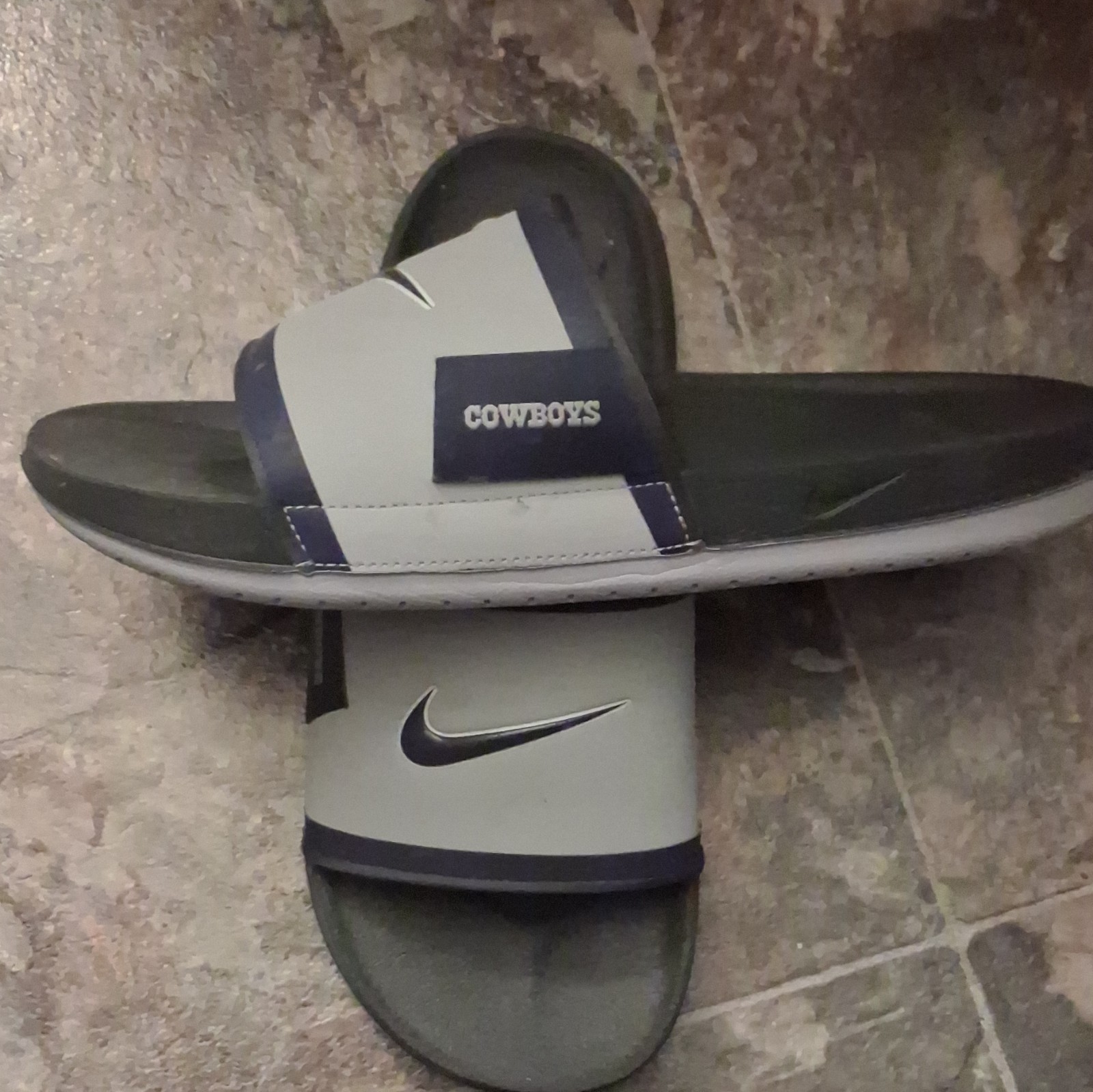 Nike Dallas Cowboys Men’s Cushioned Offcourt Slide Sandals Gray/Navy US 9